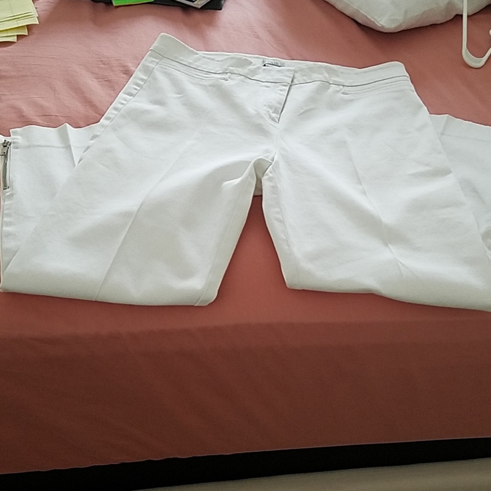 Cache Cropped White Pants